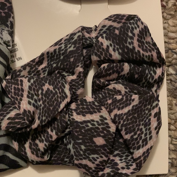 Disneys Animal Print Hair Accessory Kit NWT - Picture 4 of 5